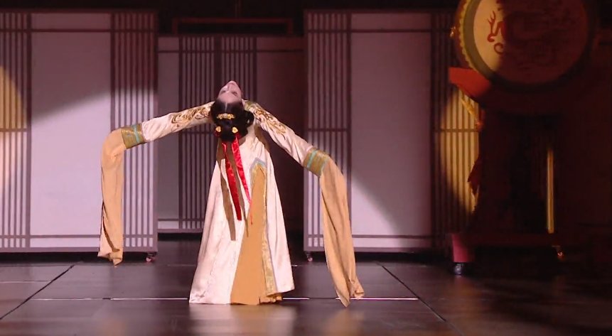 晚会|817晚会油腻腻，张萌如白馒头，晓明竟伤害力最小，娜扎真别主持