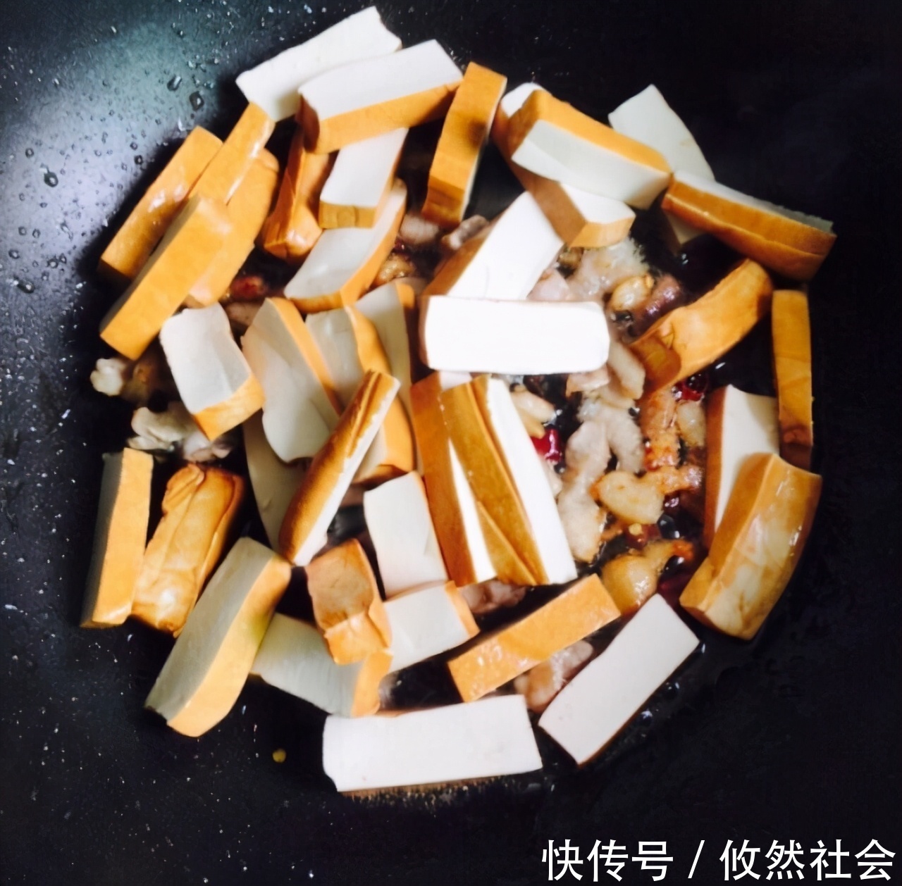 肉质|在家做芹菜香干小炒肉,芹菜清脆可口,肉质鲜美,健康有营养