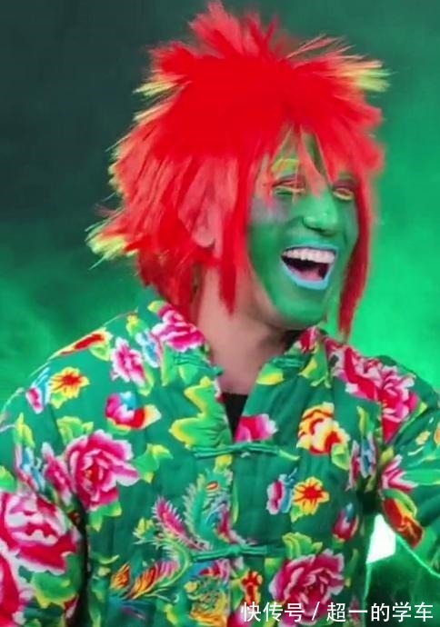 美妆博主 用巧克力豆随机化妆有多难博主涂绿粉底画蓝眉毛,全妆却超惊艳!