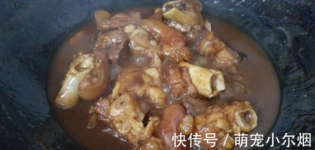 酱焖猪脚的做法,鲜香美味又下饭,味道很棒的一道家常菜