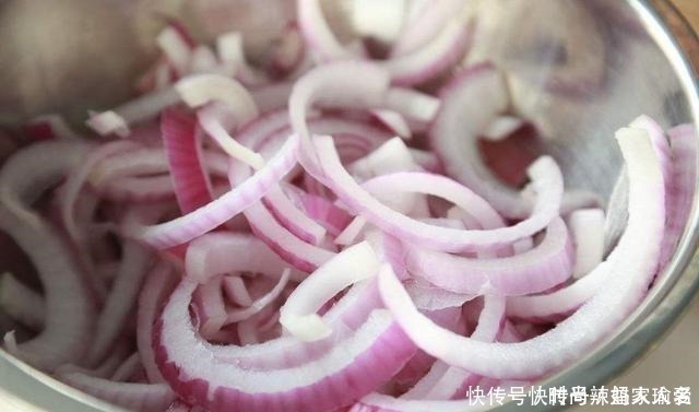 洋葱|这菜是“脂肪克星”,一周吃3次,排宿便,小肚腩平了,腰变细了