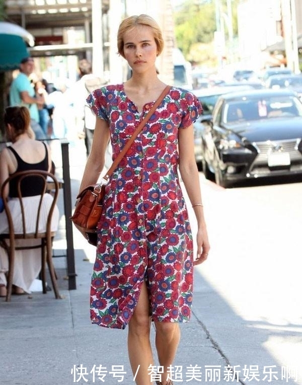 裤子已经过时了!今年流行这3款“碎花裙”,时髦显瘦有气质