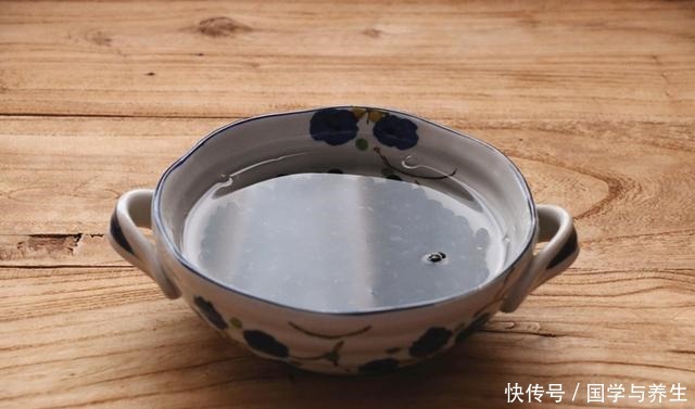 冬天常吃黑芝麻丸,教你三黑配方,不用九蒸九晒,做法太简单了