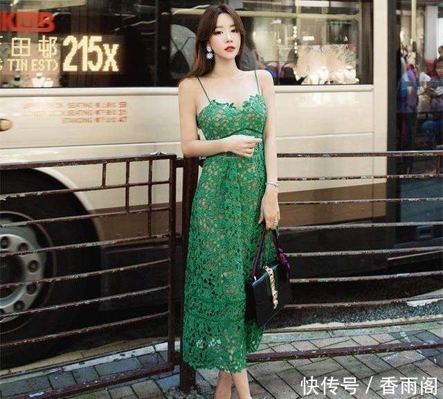蕾丝吊带裙带点镂空, 具有浓浓女人味!