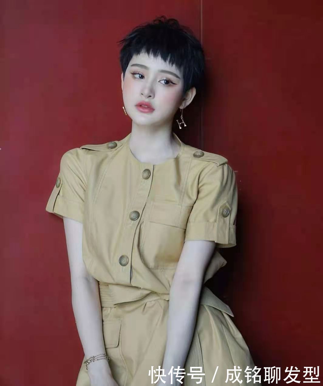 不用打理都好看的4种发型,简约时尚又减龄,衬托五官又显脸小