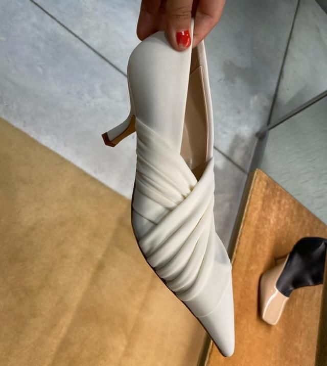 大牌|“裹脚式”高跟鞋也很好看,休闲风的另类表现,你的鞋柜值得拥有