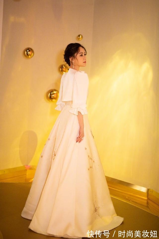 阔腿裤 真替阿娇捏把汗!宽松毛衣配阔腿裤走机场,穿成1米5小个子