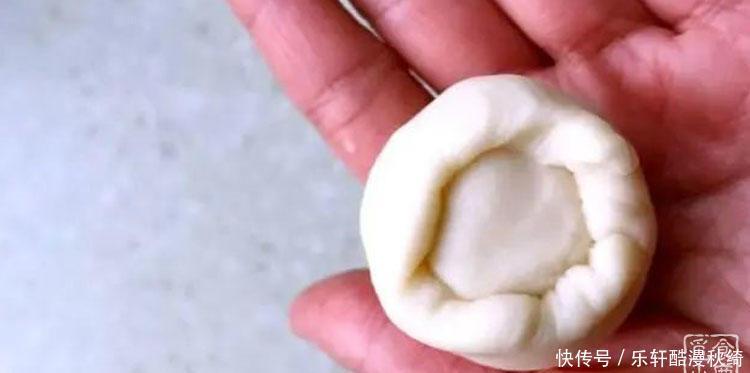 你还不会做酥饼吗教你最简单的做法,美味可口,酥到掉渣