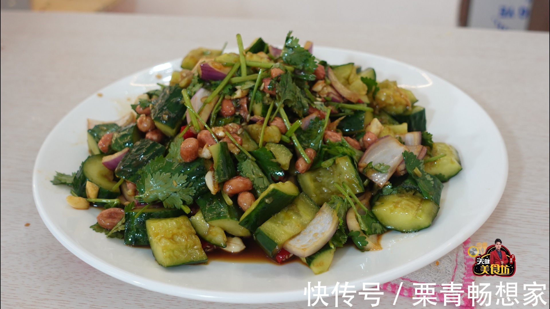 解馋|凉拌黄瓜怎么做好吃教你正确的拍黄瓜做法,香辣解馋好吃极了