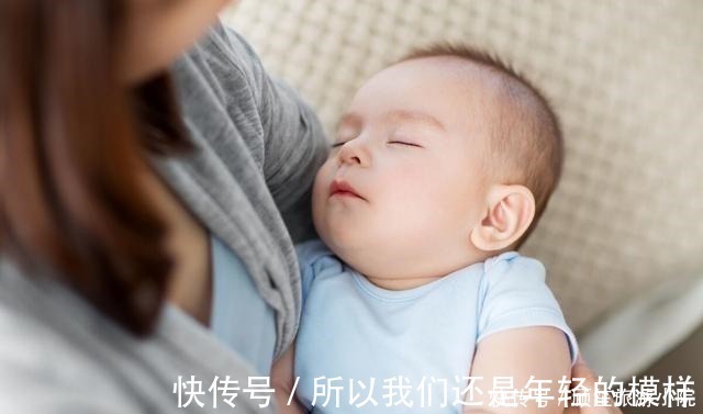 家长|宝宝睡觉爱出汗不一定是因为热,有两个原因家长别忽视