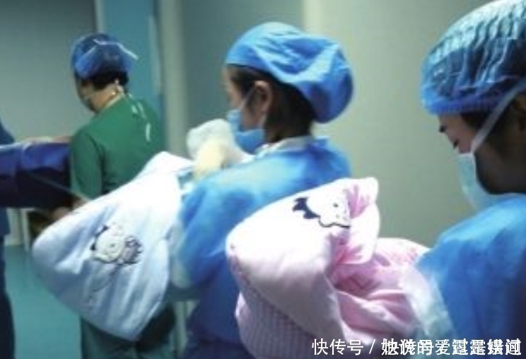 孕妇生下两孩子，却查出并非双胞胎，医生的一番话，家人乐开了花