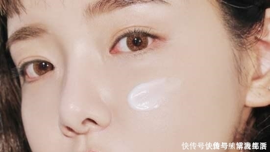 衰老|脸上皮肤特别干?洗脸后的60秒很关键,学会3招,皮肤自然水嫩