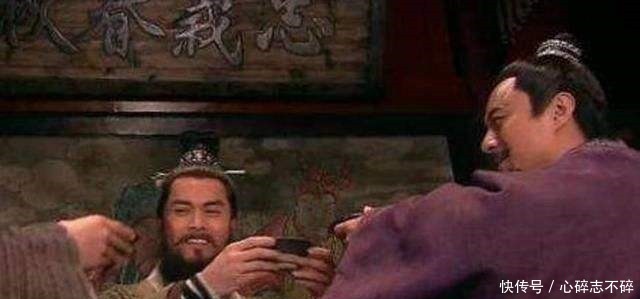 水浒里,宋江对四个人说过让位,都不敢接,两个敢接的他不敢让!