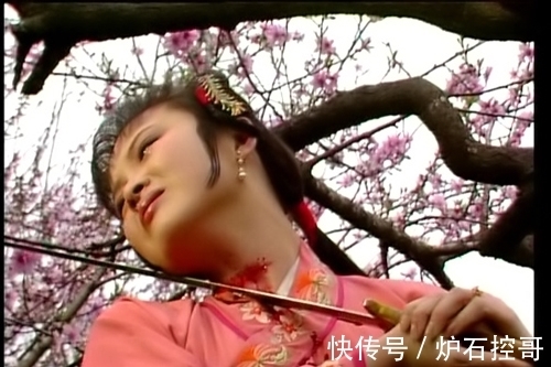 秦可卿$贾琏连多姑娘都能看上,素有聚麀之诮的贾珍,凭啥放过尤三姐