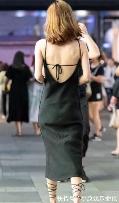 蝴蝶骨|跟着网红学穿搭,保证不踩雷,黑色连衣裙,呈现出优秀的蝴蝶骨