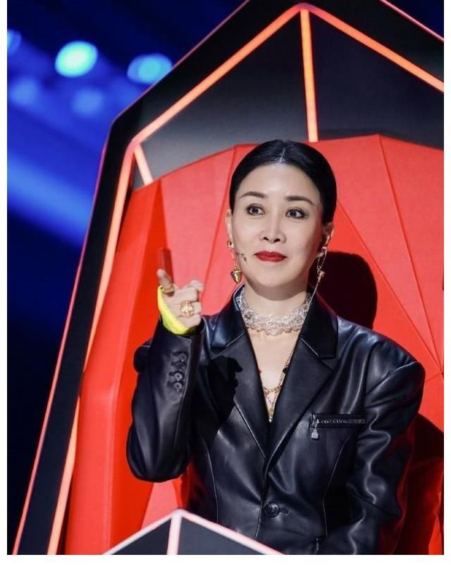 出现又离开|真心换真心，那英的“小二班”可不一般
