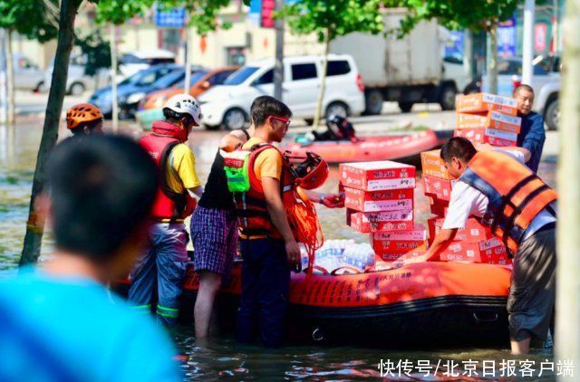 冲锋艇|我在现场｜接力救援，物资进去人出来