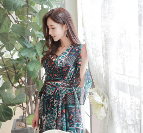 单印花|美女穿搭：小姐姐爱穿优雅洋气的紧身裙，穿出知性女神范！