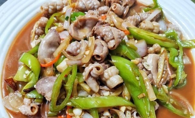 朋友聚餐，5个人点了10道菜花了350元，都说太值了