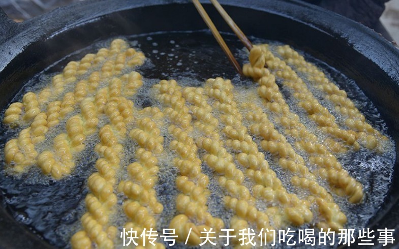 更香|酥脆咸香的炸麻花,简单3步就能做,牢记2个技巧,比买的更香更脆