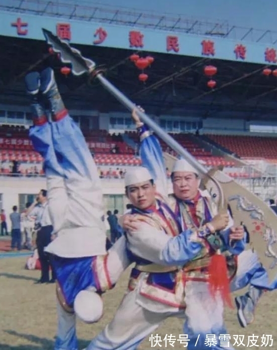 先生$曹金藻的功夫造诣如何?师承回族剑客马万顺,曹氏重刀第3代传人