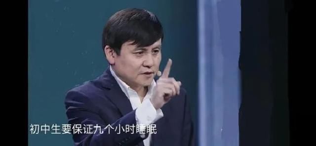 张文宏：初中生每天要睡足9小时，高中生8小时，家长听完笑了