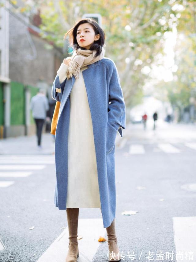 冬天|冬天穿“长大衣+连衣裙”,优雅高级,这才是中年女人该有的打扮