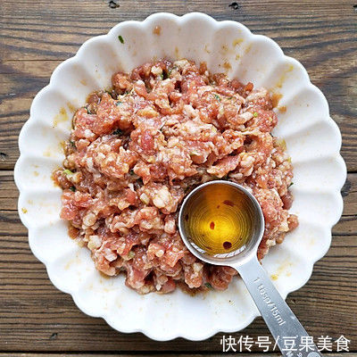 肉卷|百财聚来——清香可口，鲜嫩多汁的白菜卷肉