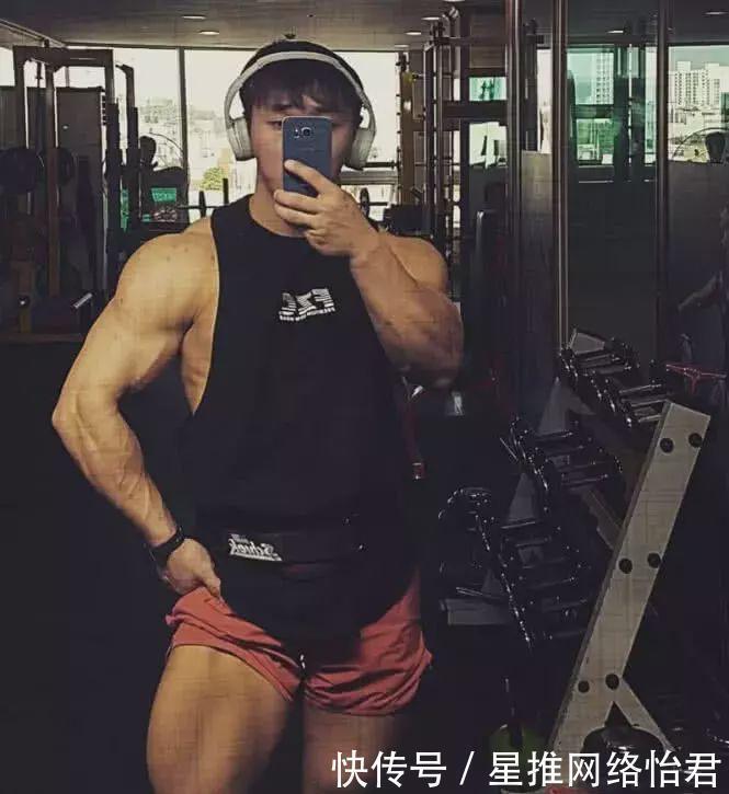 背阔肌|小伙健身八年，展示健美胸肌与背阔肌，网友身材挺好可惜是单身