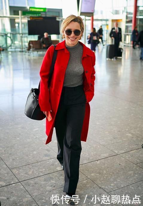 女人过了45岁,买大衣尽量避开这4种廉价色,俗气显老谁穿谁丑