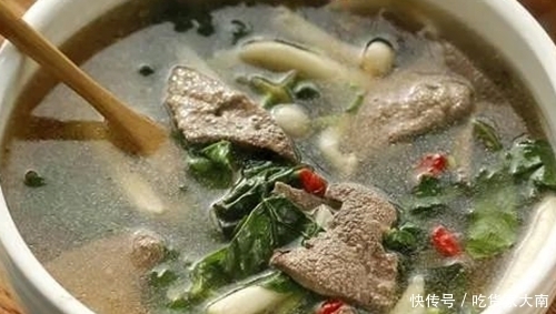 家常菜就要荤素搭配,吃着香,营养全,今天的菜一上桌,全家喜欢