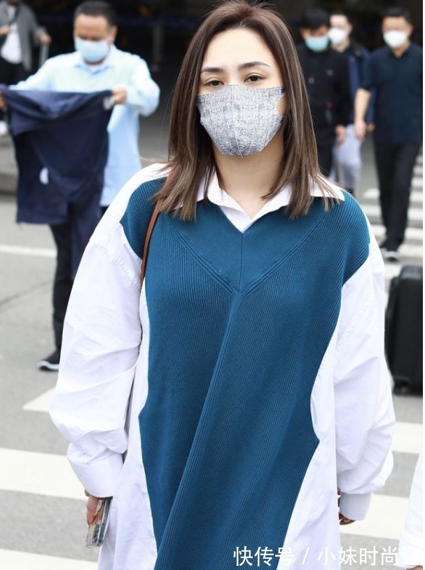 随性 阿娇穿衣也太随性了吧,“上松下松”看似邋遢,实则慵懒又时髦