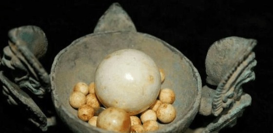 身边|我佛一直就在身边! 一寺庙排水沟中, “钢盔”护着200多颗舍利子!