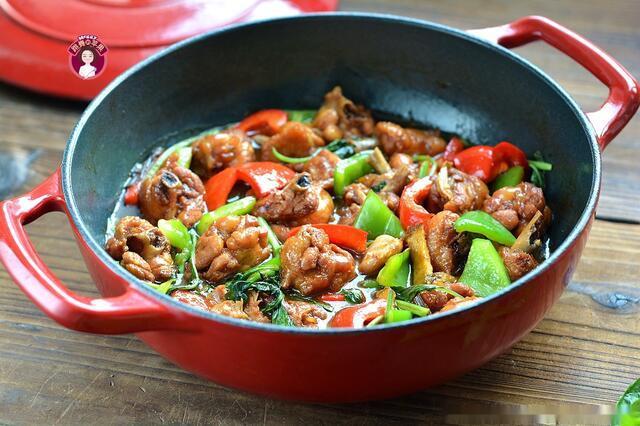 台式三杯鸡的家常做法,后悔没早几年做,1斤多鸡腿一扫而光