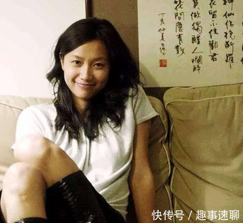 一位是流浪汉,一位是知名才女,两人书法对比,到底谁更胜一筹?