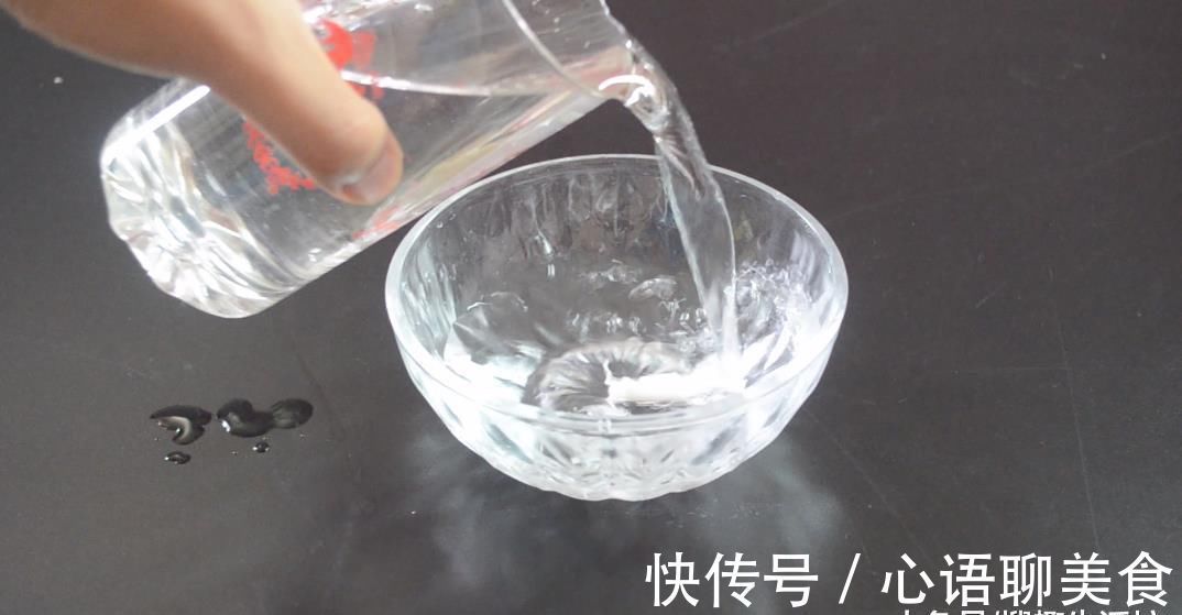 用蜡烛在电水壶上擦一擦太实用了, 解决了很多人的烦恼, 赶紧试试