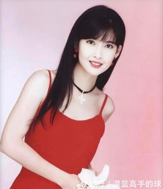 红色|完形填空从90年代火到21世纪的是____的长裙和____的头发!