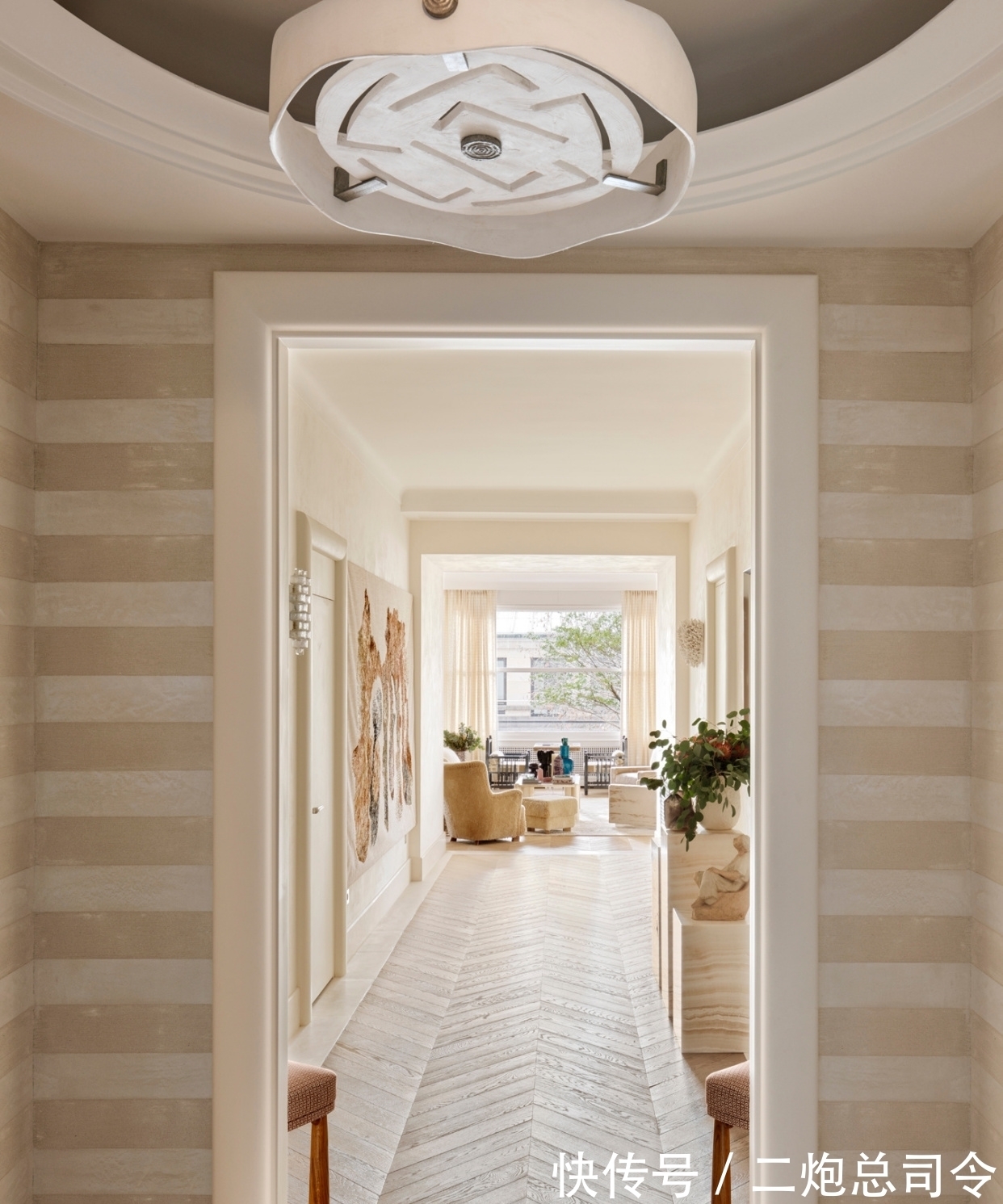 米色|复古大胆的巴黎公寓,多彩色调和个性张扬的软装,每一件都想拥有