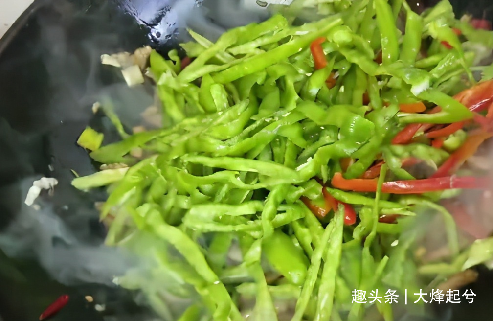 青椒肉丝面的家常做法，味道鲜美，好吃不油腻，做法简单