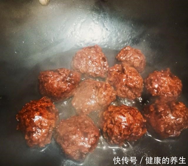 红烧狮子头，肉香四溢，美味下饭！