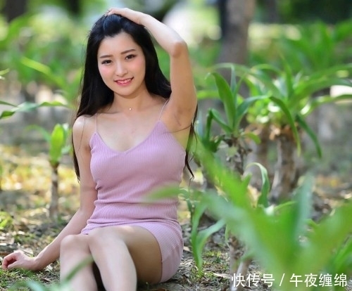 娇柔|街拍:冰雪聪明的模特妹子,娇柔怡人丰腴性感,秀出女神玲珑身材