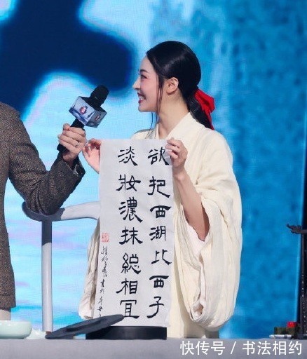 尹秉绶@钟楚曦的书法不可小觑,隶书整齐划一,规矩规范,行书果敢干练