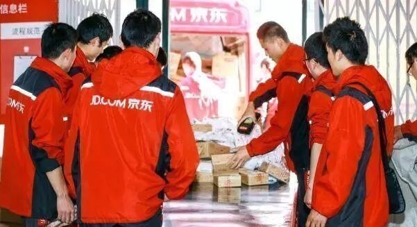 快递员|刘强东曾说在京东干满5年买房,现在第1位快递员工有房了吗