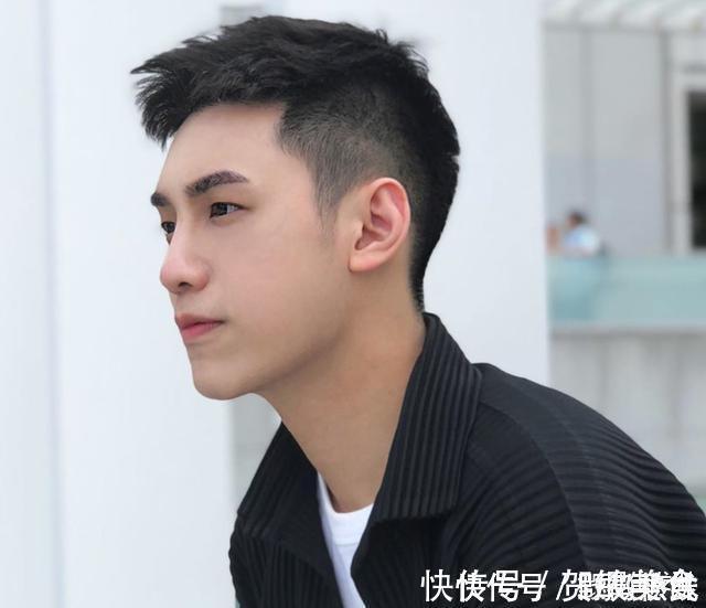 小飞机|发型还在“稍微剪短”吗试试这几种帅气剪法，清爽时尚显精神