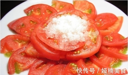 白糖|做“糖拌西红柿”时，只放糖是不行的，多加一样东西，好吃到爆！