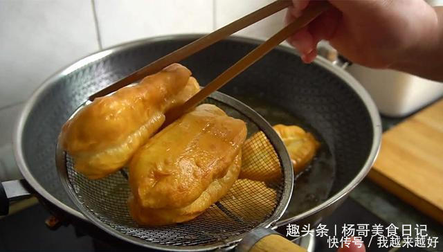面粉别烙饼了,试试这样做,酥脆又松软,出锅瞬间被扫光,特解馋