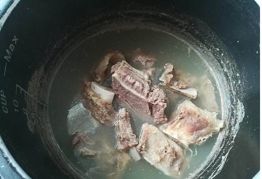 便宜|这盘菜成本才花10元,比排骨便宜多了,1周吃4次,老公越啃越过瘾