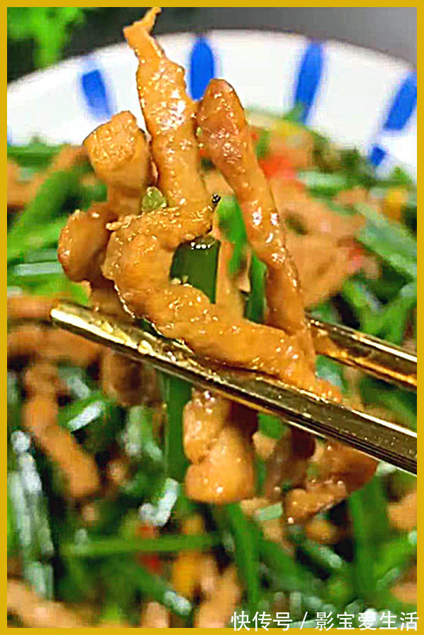 瘦肉|1块瘦肉3根韭菜苔,好吃到外面的饭都不想吃了,做法简单又解馋。