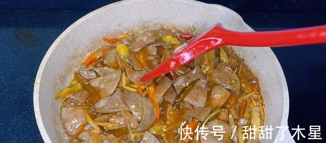 猪肝这样烧,不会有一丁点腥味,而且很嫩滑可口!