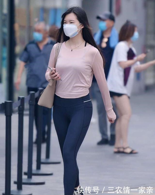 减龄 青春朝气的瑜伽裤穿搭减龄显气质,配出雍容的气质,清澈甜美!